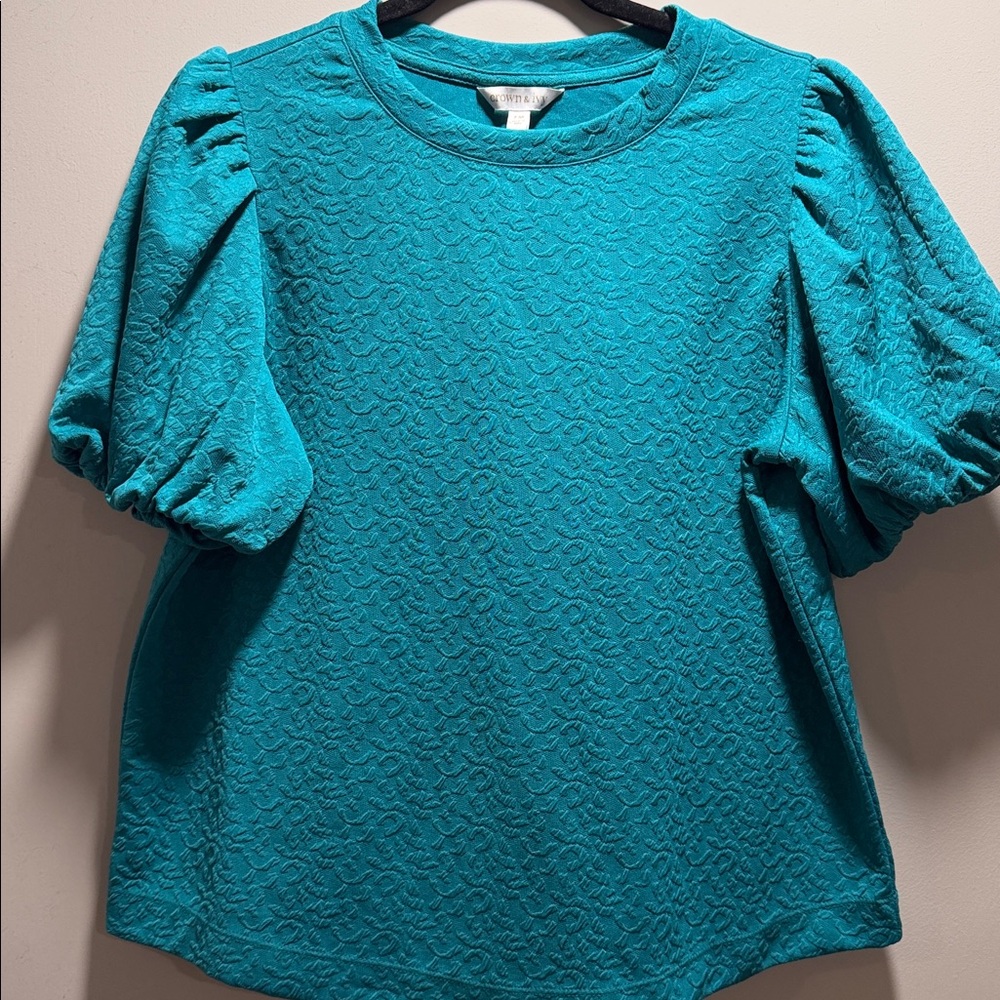 Crown & Ivy Teal Embossed Sleeve Top